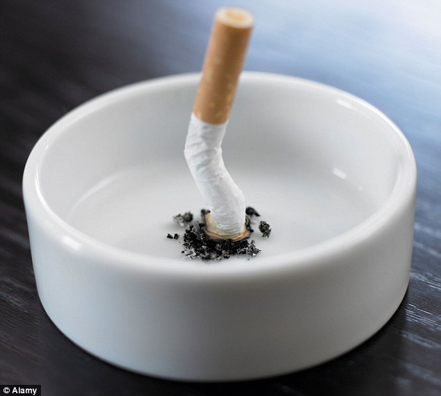 PNS Kepergok Merokok di Kantor di Pemkot Jaksel, Tunjangan Dipotong